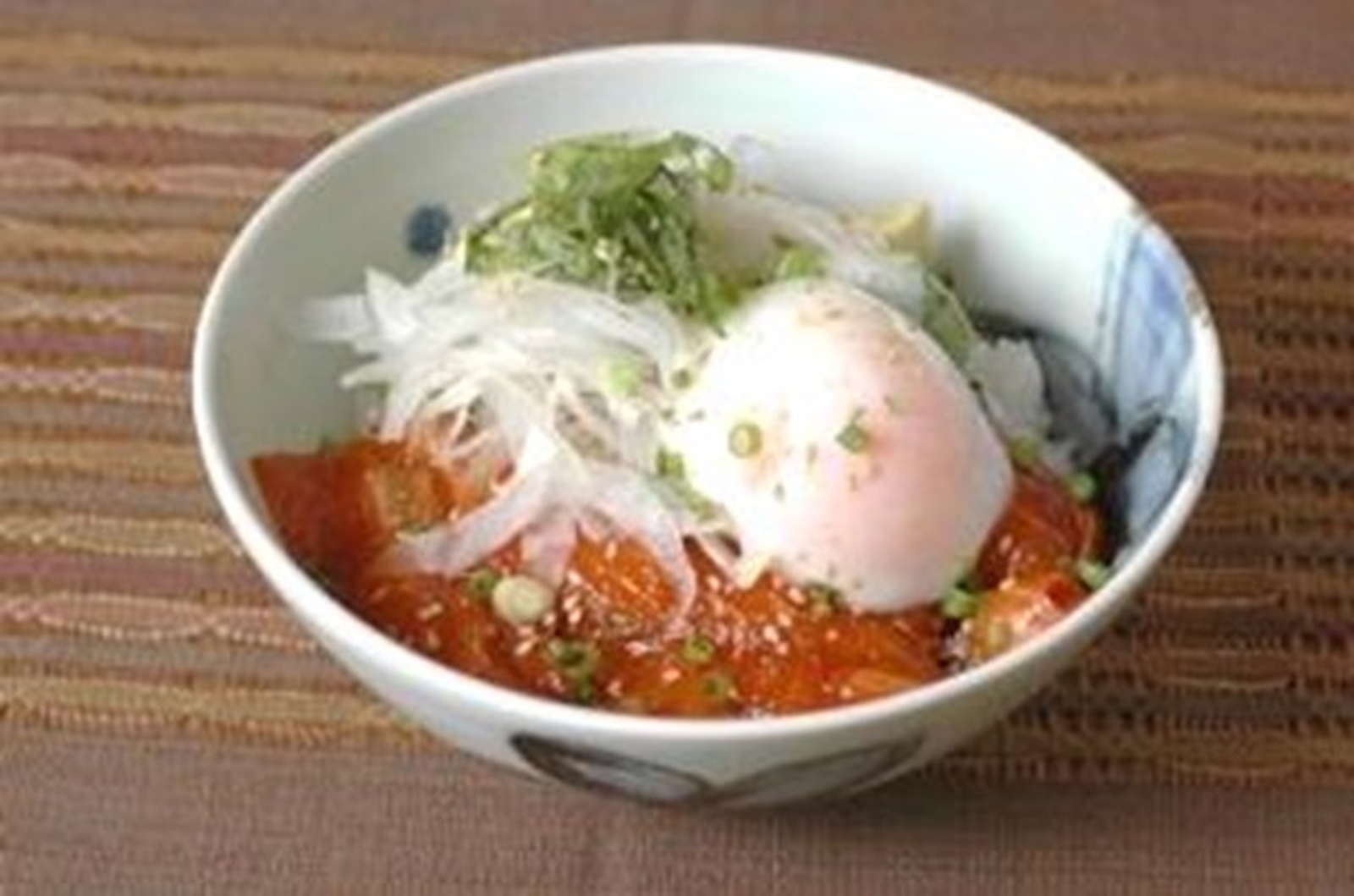 アボカドサーモン丼