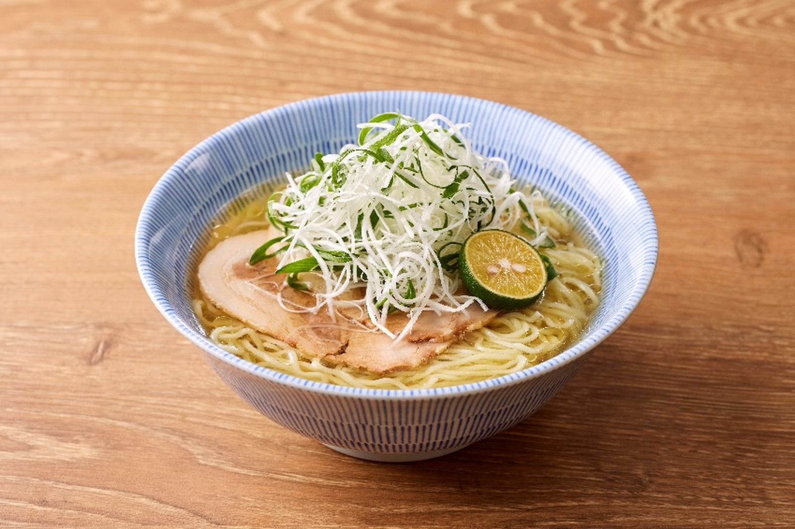 ねぎたっぷりの塩ラーメン