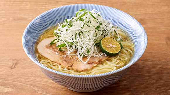 ねぎたっぷりの塩ラーメン