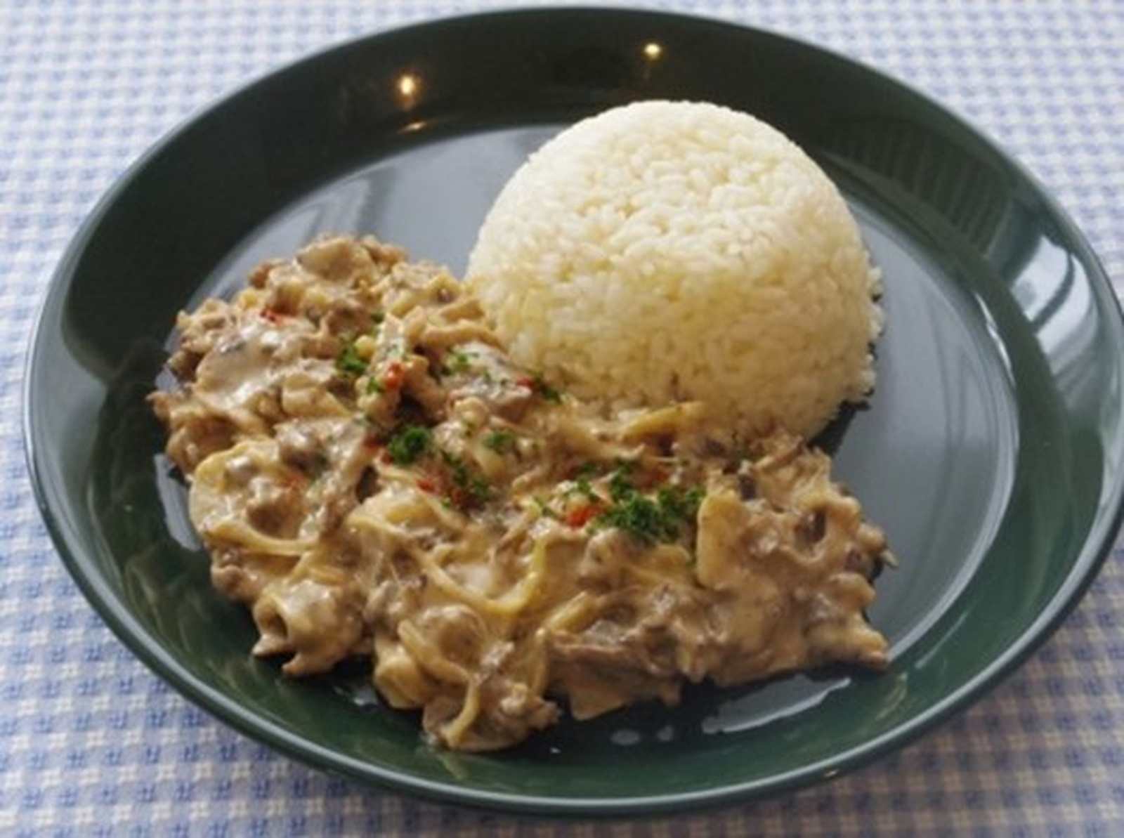 バター風味ライス（ビーフストロガノフ）